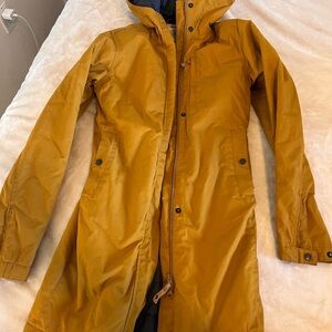 Fjällräven Women’s XS Kiruna Padded Parka – Mustard Yellow